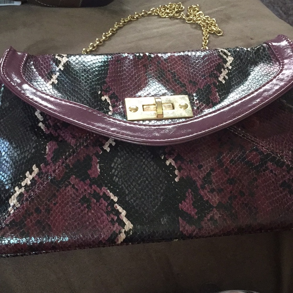 Chain link over sized clutch